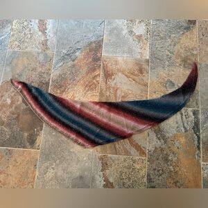 🧶 Hand knit shawl in asymmetrical triangle shape